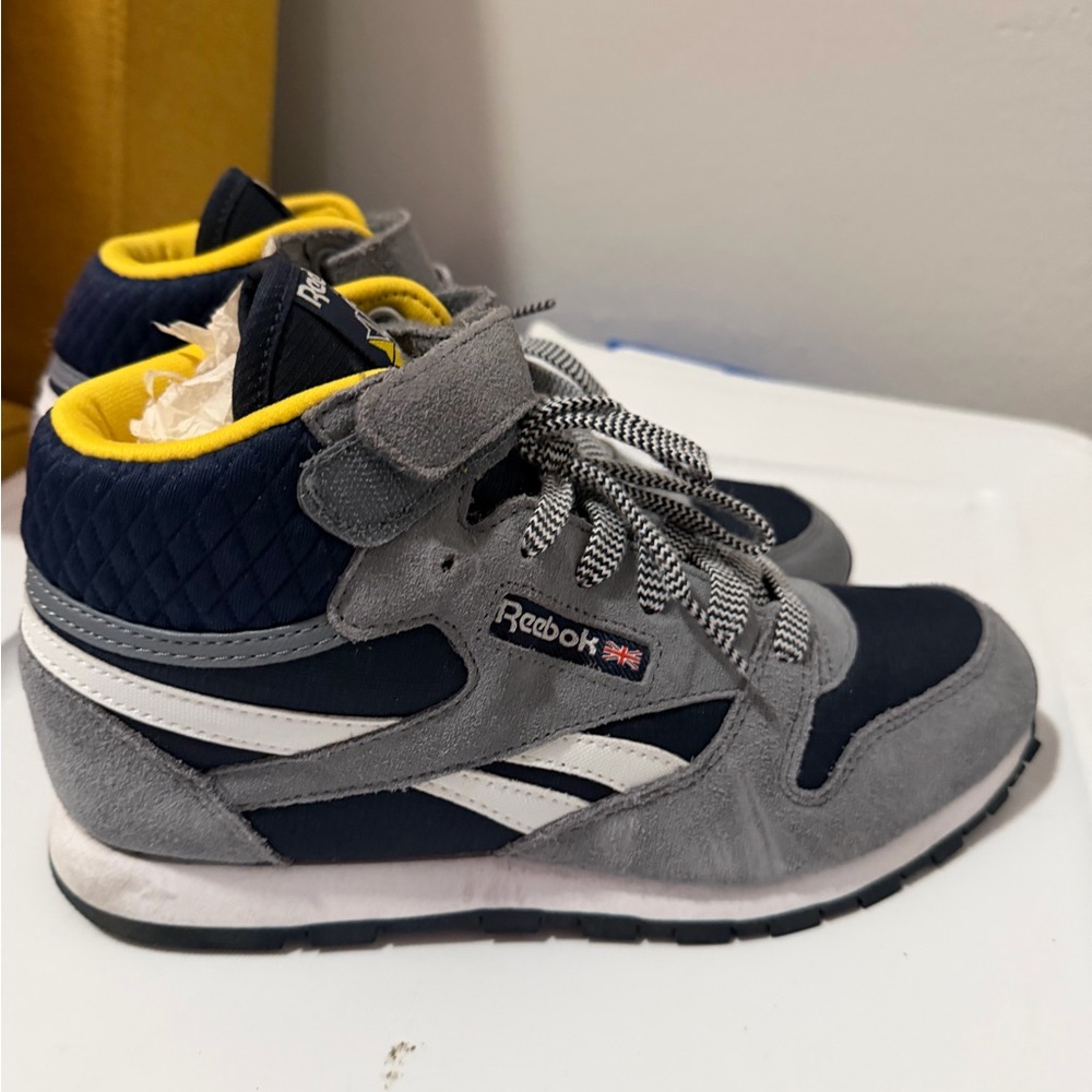 Reebok Kids Sneakers but fit women size 7.5 (24 cm) - Navy, Gray, and Yellow